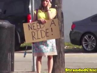 Amaterke hitchhiking najstnice zajebal na na avto