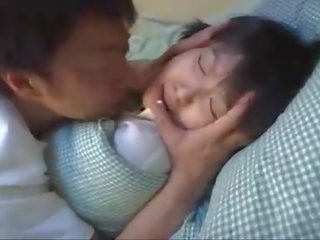 Glorious asiática adolescente follada por su padrastro