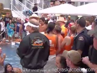 Unspeakable debauchery στο φλόριντα πισίνα πάρτι